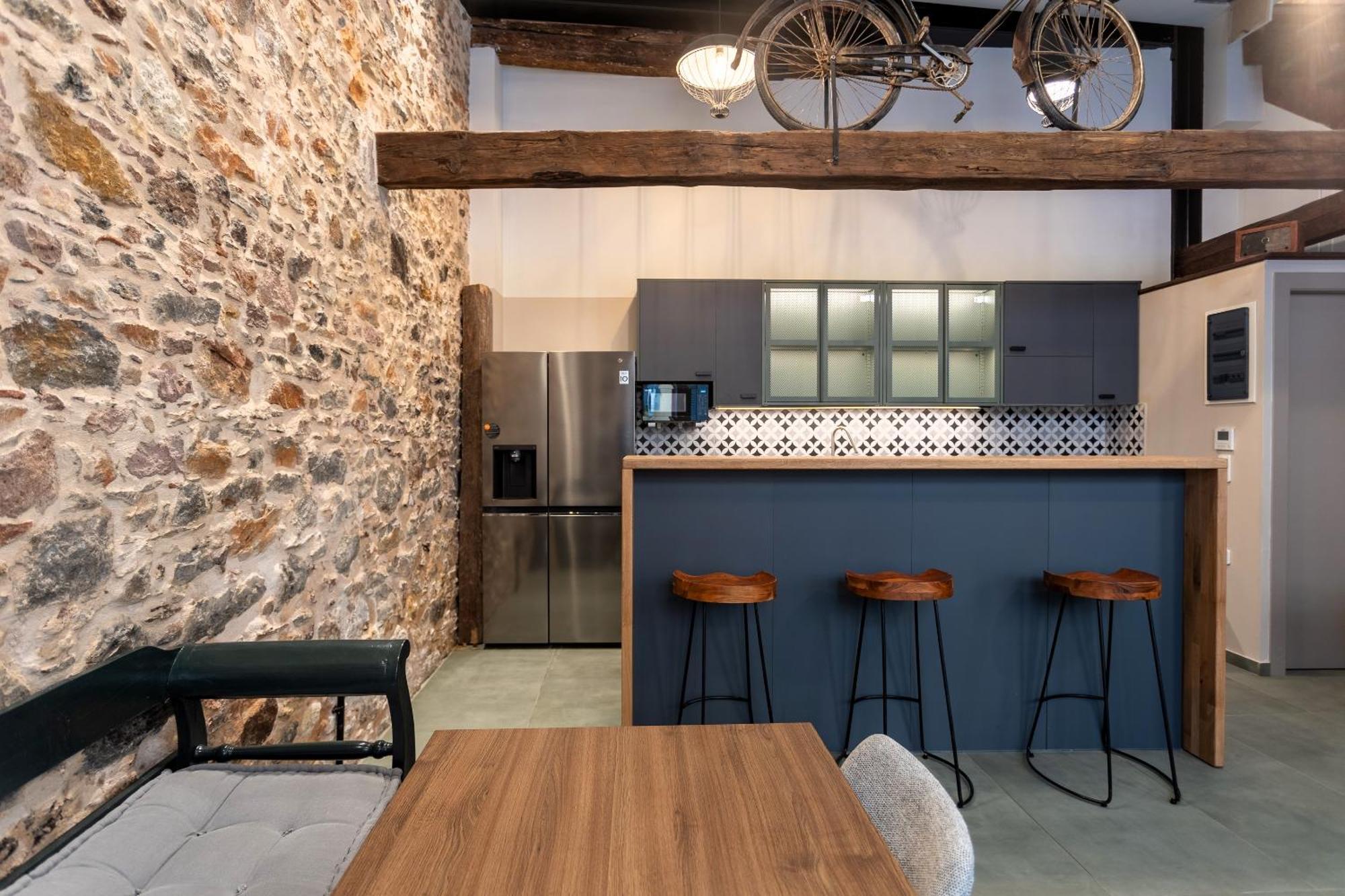 Issa Lesvos Hostel Mytilene Exterior photo