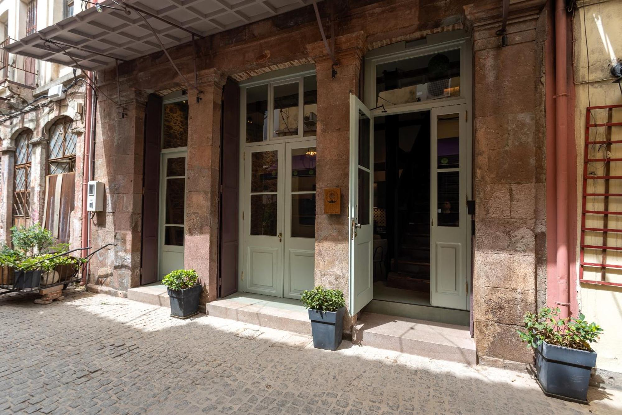 Issa Lesvos Hostel Mytilene Exterior photo