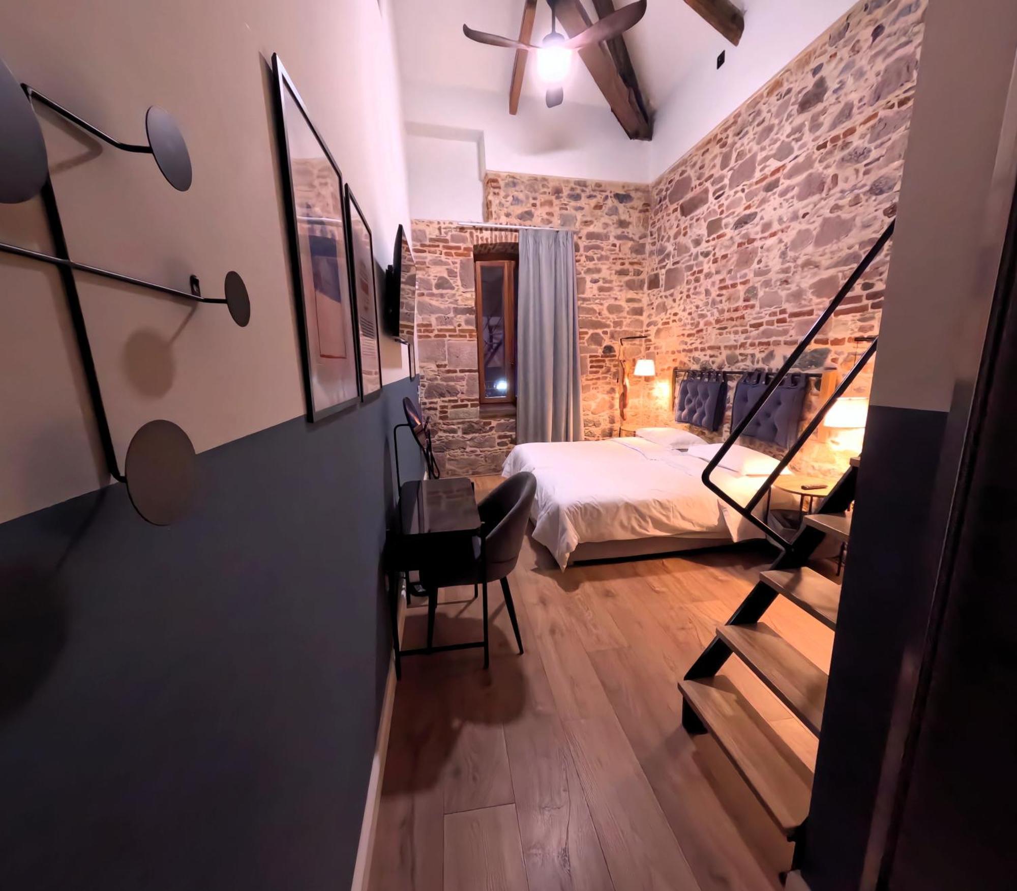 Issa Lesvos Hostel Mytilene Exterior photo
